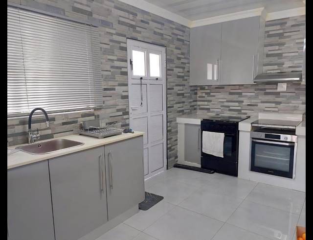 4 BEDROOM HOUSE FOR SALE IN OVERPORT